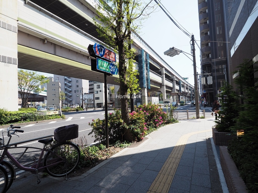 サンクレイドル板橋区役所前　前面道路歩道